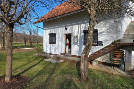 Lovinac - useljiva vikendica na mirnoj lokaciji, 80 m2