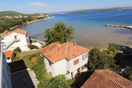 Pašman, Kraj - kuća prvi red do mora, na pješčanoj plaži, 236 m2