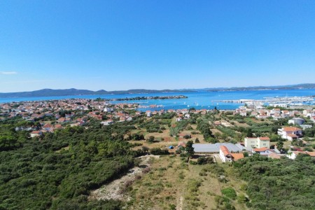 Sukošan - građevinsko zemljište s pogledom na more, 1035 m2