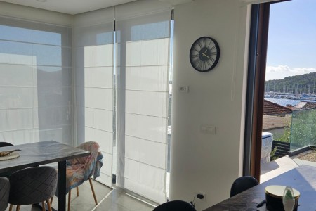 Rogoznica - luksuzni stan s pogledom na more, novogradnja, 77,69 m2