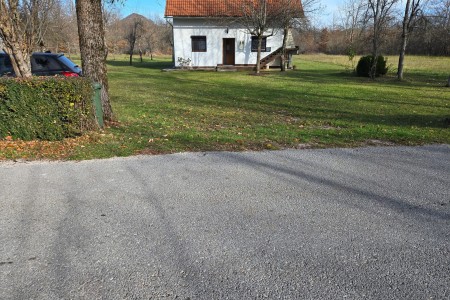 Lovinac - useljiva vikendica na mirnoj lokaciji, 80 m2