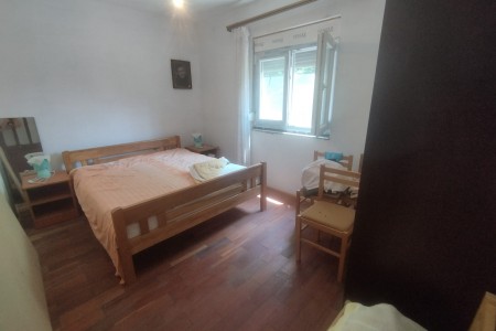 Sukošan, Debeljak - kuća 74 m2 i pomoćni objekat na zemljištu od 2096 m2