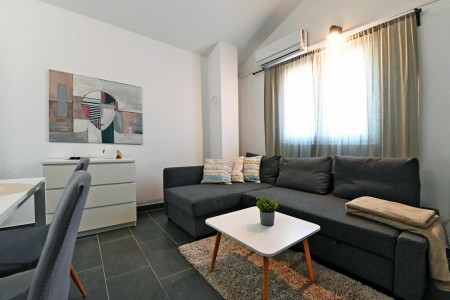 Murter, Betina - kuća s četiri apartmana, 100 m od plaže, 219 m2