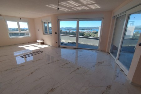 Turanj - penthouse s pogledom na more, novogradnja, 214 m2