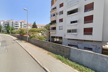 Zadar, Petrići - poslovni prostor u prizemlju zgrade, 56 m2