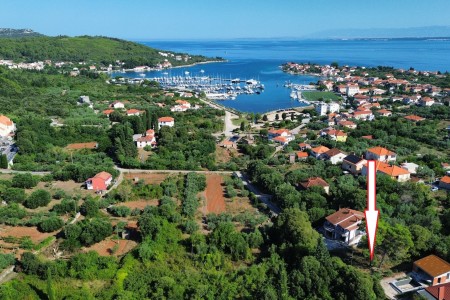 Ugljan, Sutomi&scaron;ćica - građevinsko zemlji&scaron;te na mirnoj lokaciji, 576 m2